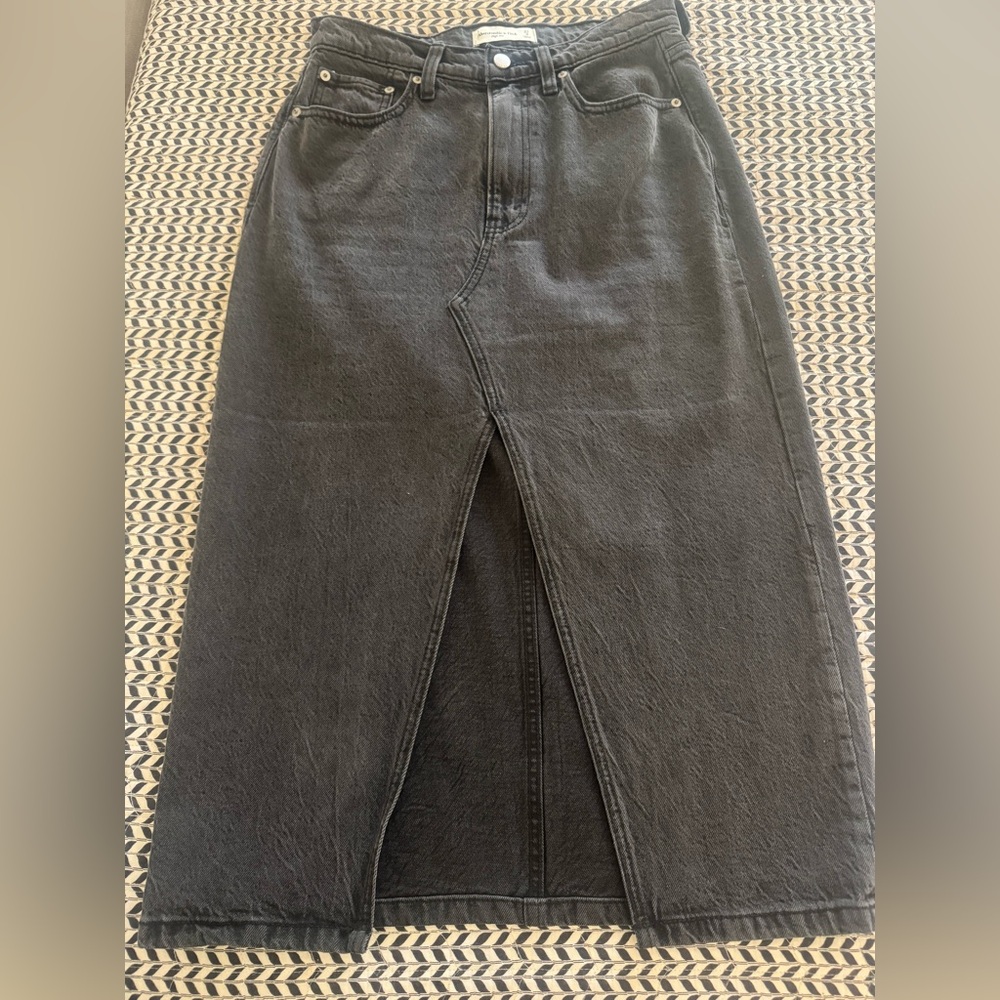 Abercrombie & Fitch faded black  High Rise Denim midi skirt